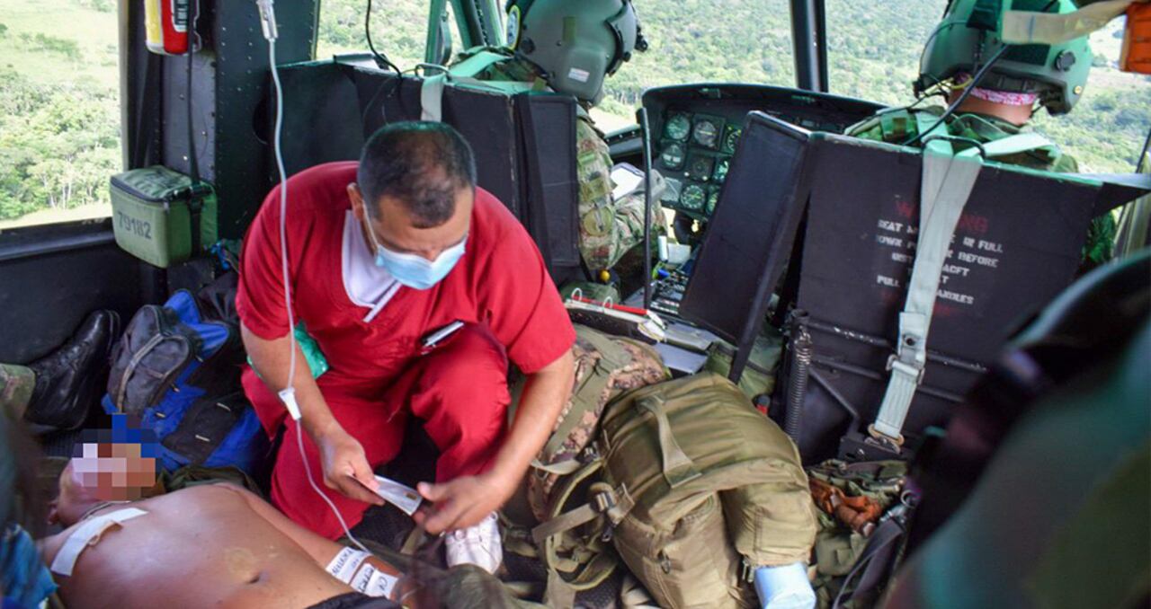 La niña de tres años y sus padres fueron trasladados de urgencia en helicóptero militar hasta el centro médico de San José del Guaviare.