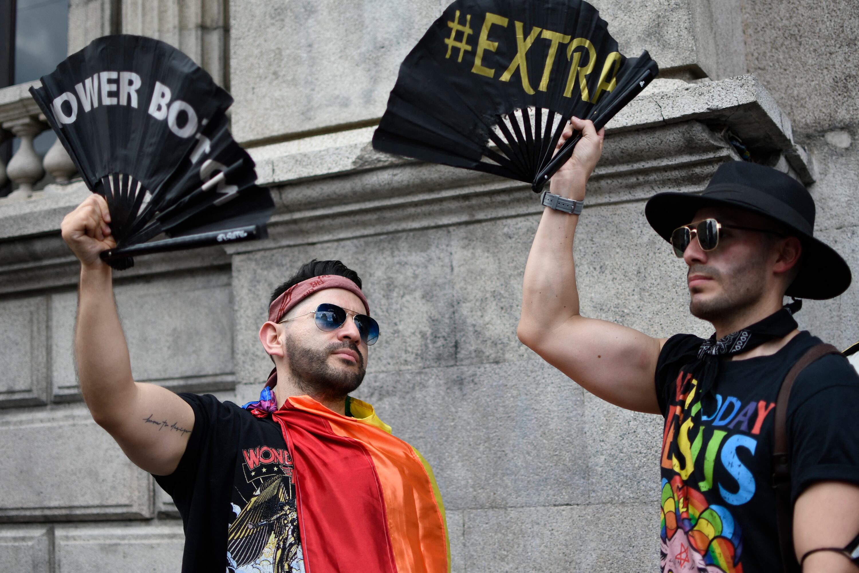 Cientos de manifestantes protestaron el sábado en la capital guatemalteca en rechazo a una ley aprobada por el Congreso progubernamental que endurece las penas por el aborto, cierra el puerta al matrimonio entre personas del mismo sexo y limita los derechos de la comunidad LGBTI. (Photo by Johan ORDONEZ / AFP)