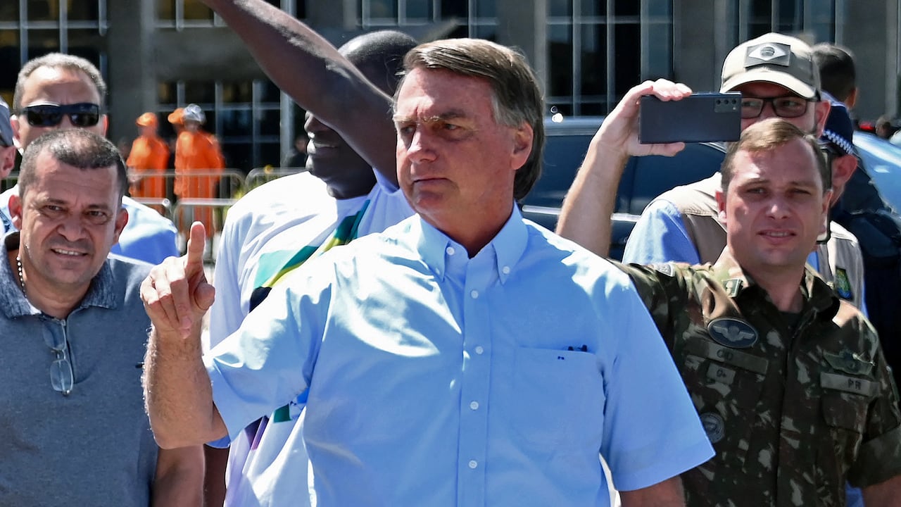 El expresidente Jair Bolsonaro negó los señalamientos y acusó a las autoridades de intentar “fabricar un caso” en su contra.
