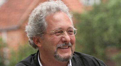 Héctor Abad Faciolince participa con su novela 'Salvo mi corazón, todo está bien' (Alfaguara).