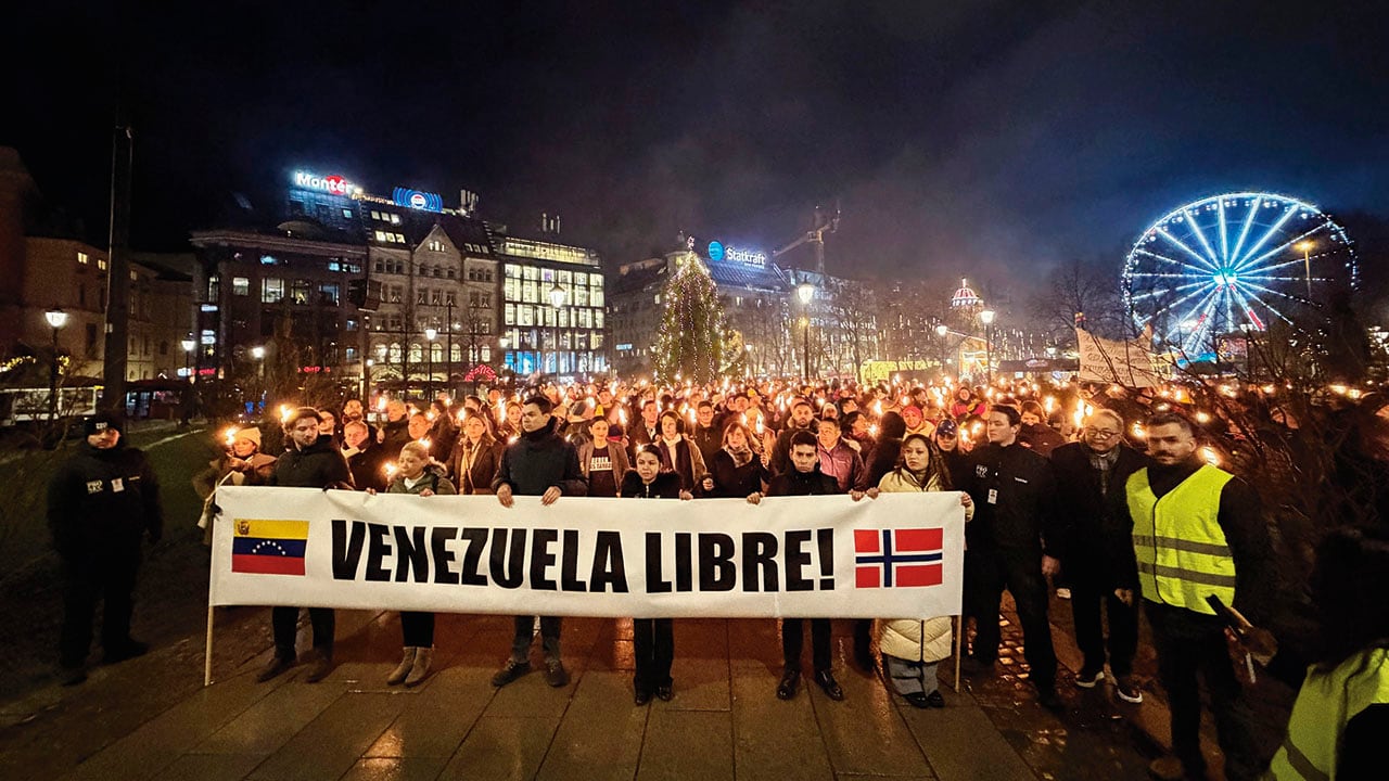 Centenares de personas se agolparon en la marcha de las antorchas por Venezuela. 