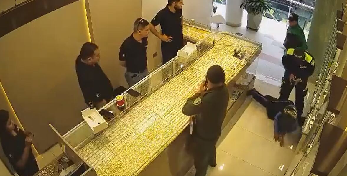 Los asaltantes utilizaron uniforme de la Policía.