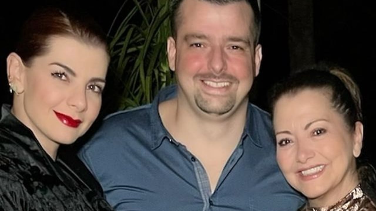 Luz María Osorio demuestra el amor que le tiene a sus hijos Carolina e Iván. Foto: Instagram @luzmaosofe.