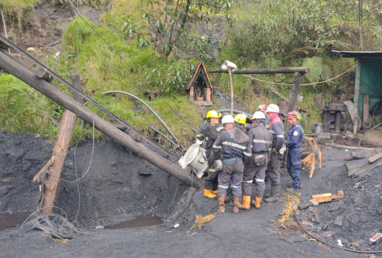 El gobernador de Cundinamarca, Jorge Emilio Rey confirmó la muerte de tres personas que permanecían atrapadas en un derrumbe ocurrido al interior de una mina.