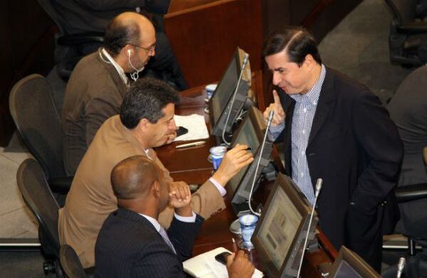 Juan Fernando Cristo dio la orden. Lo mejor es hundir la reforma. 