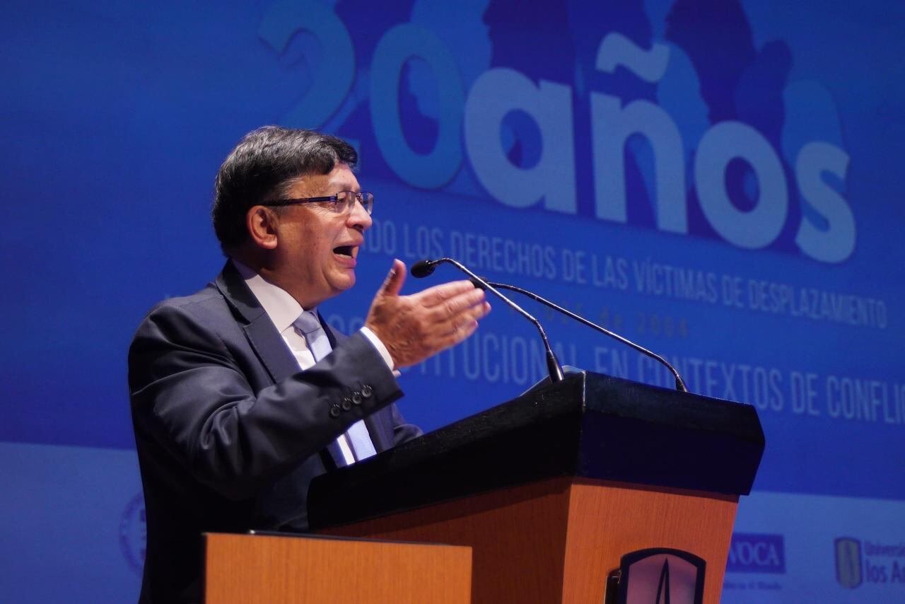 El vicepresidente de la Corte Constitucional durante el evento que conmemoro la sentencia que declaró el Estado de Cosas Inconstitucional sobre el desplazamiento forzado en el país.