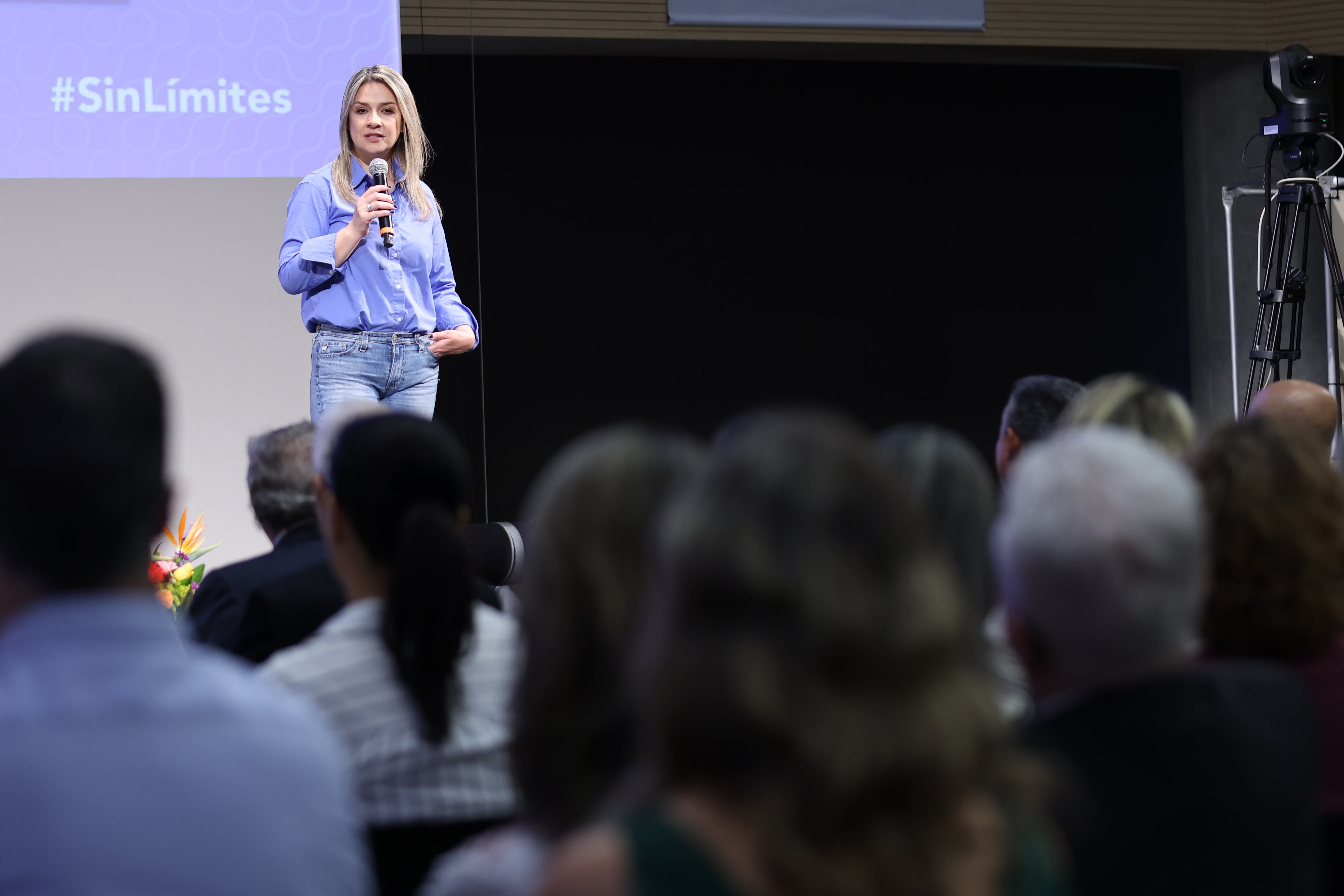 Conferencia académica periodismo y democracia