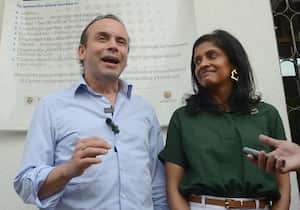 Cali: Visita de Anupama Rajaraman directora de Usaid Colombia y el alcalde Alejandro Eder a las instalaciones de Centro Integrate Cali para población migrante. foto José L Guzmán. El País feb 1-24