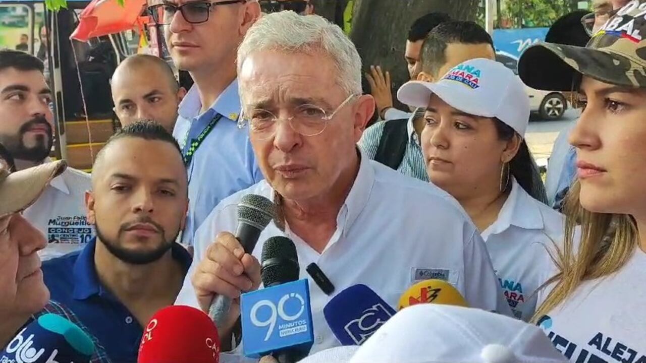 El expresidente Álvaro Uribe estuvo en Cali hablando sobre los apoyos del Centro Democrático para las elecciones.
