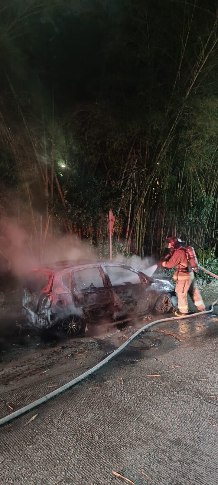 Así quedó el carro del candidato a la Cámara Mauricio Matri.