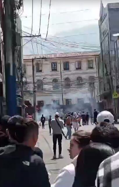 Los manifestantes protestaron contra un operativo de la Sijin.