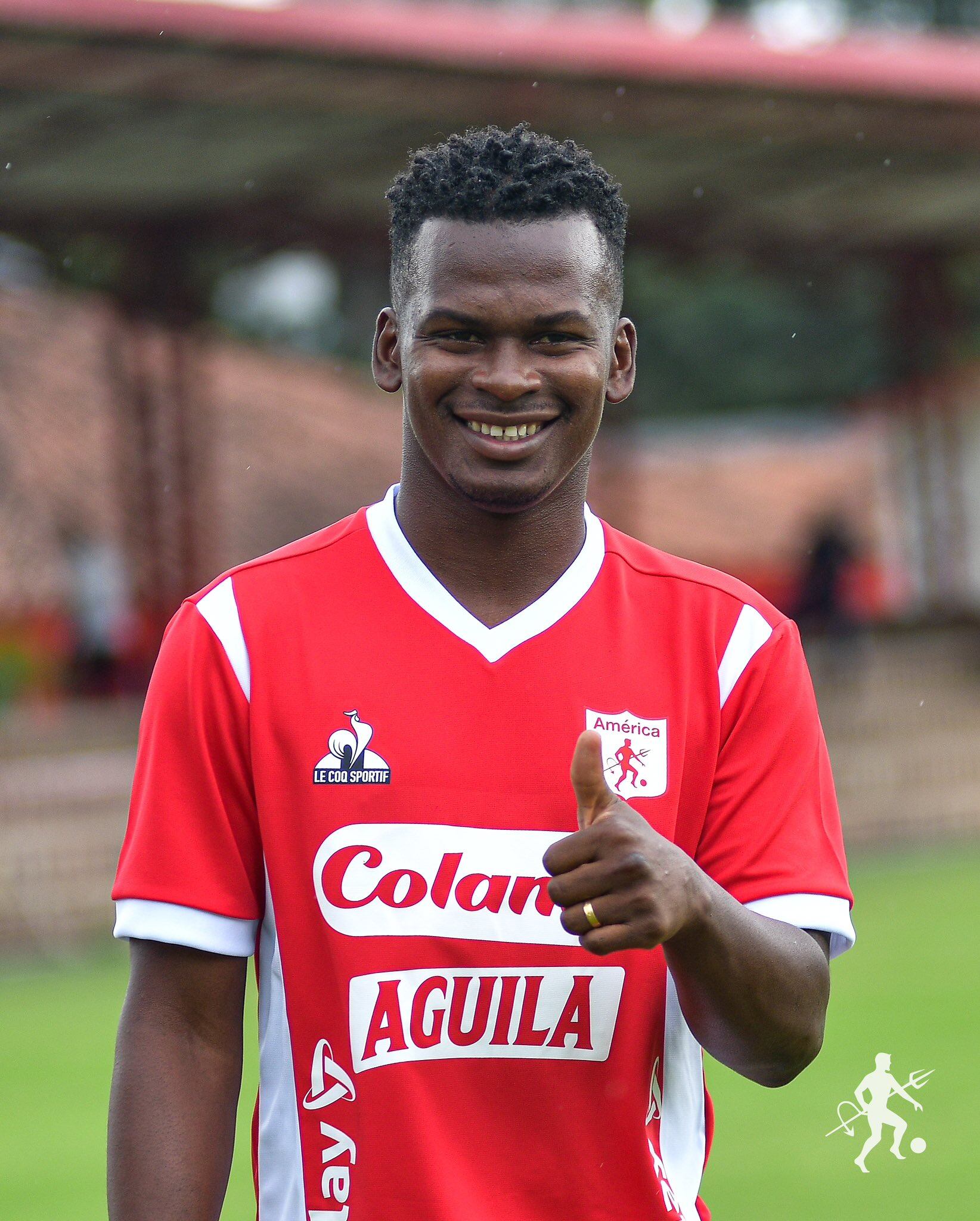 El futbolista aseguró que es hincha del América, por eso eligió el club escarlata. Foto: América de Cali.