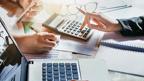 Superar ciertos niveles de ingresos o contratación puede convertirlo en responsable de IVA.