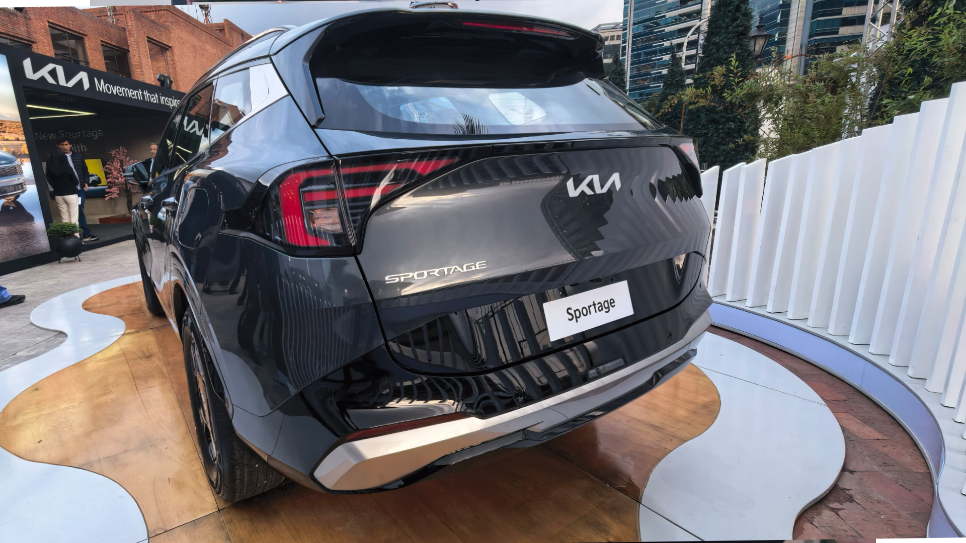 Kia presentó la nueva Kia Sportage híbrida. Tendrá dos versiones a gasolina y una totalmente híbrida.