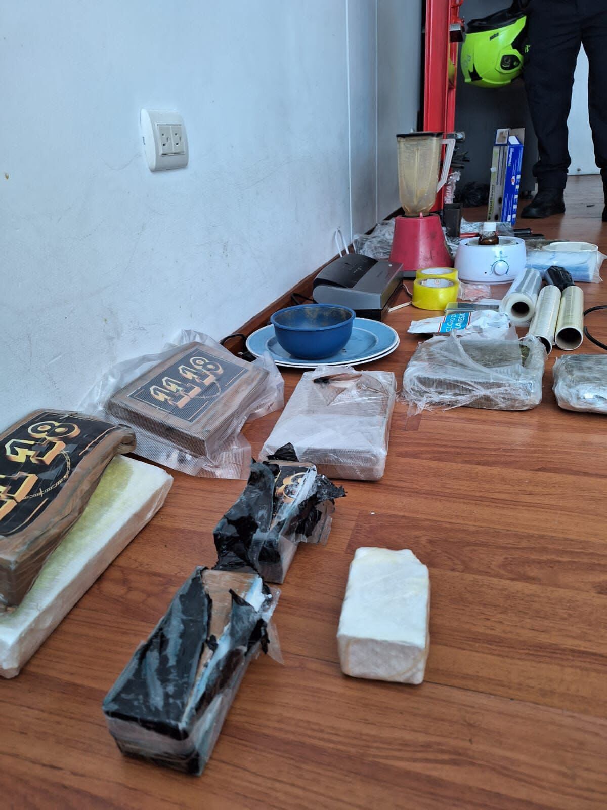 Denuncia por robo condujo a la Policía de Bogotá a descubrir una casa que era usada para fabricar drogas en Usaquén