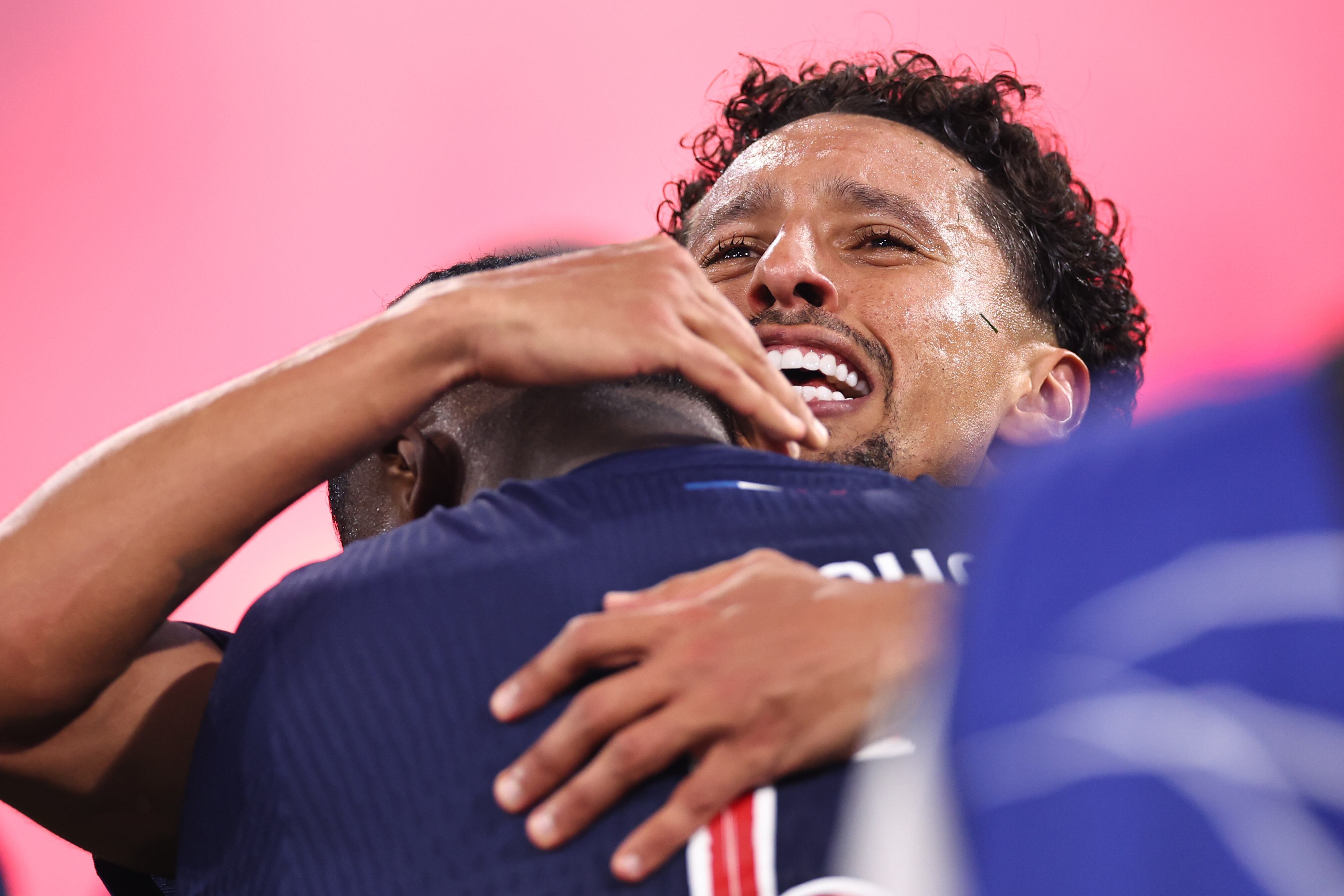 Luis Enrique, técnico del Paris Saint Germain, celebra la primera Liga de Campeones del equipo francés.