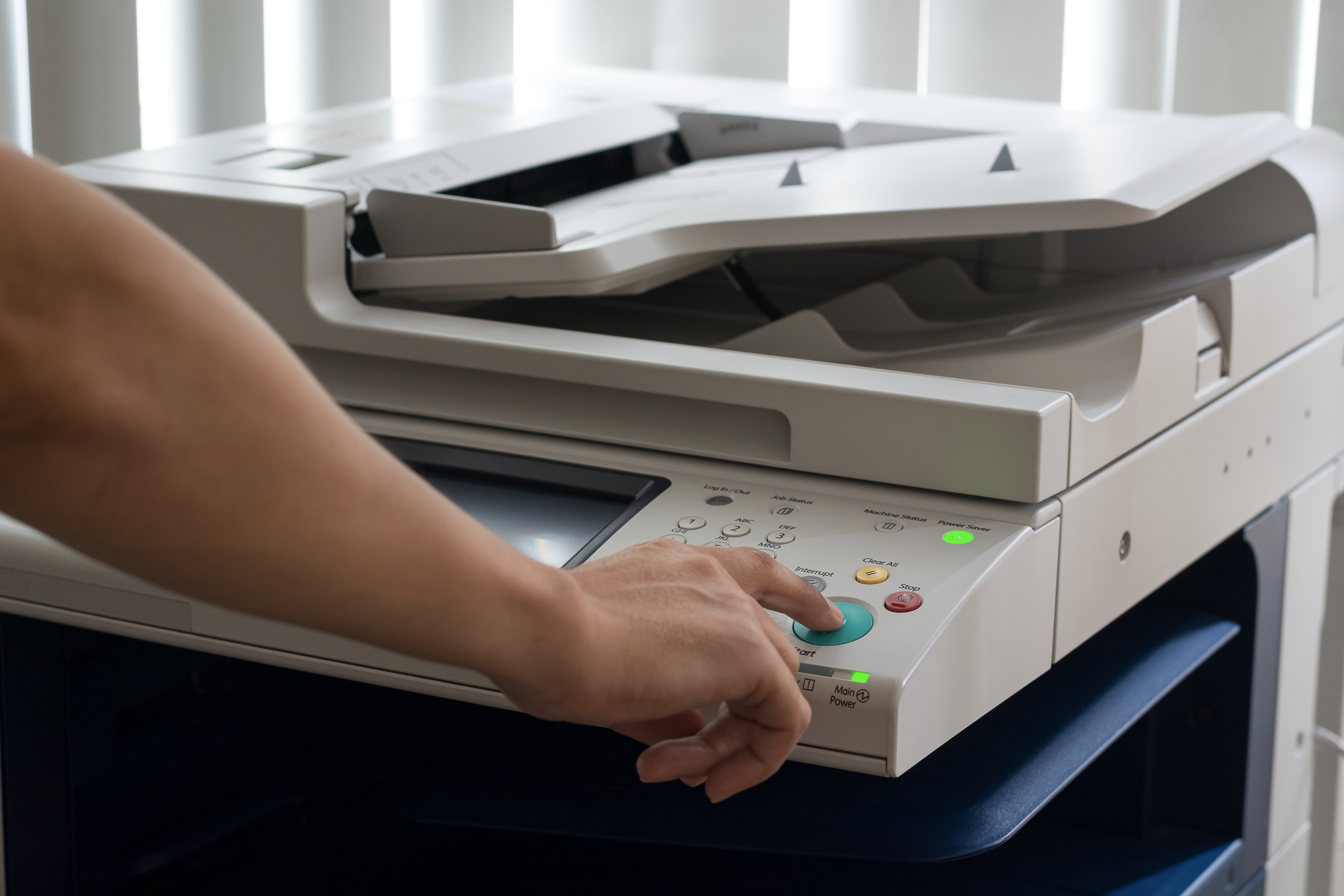 Aunque las impresoras siguen siendo componentes esenciales en muchas infraestructuras tecnológicas, también representan una vulnerabilidad si no se gestionan adecuadamente.