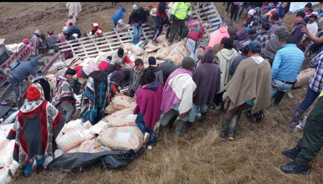 Los campesinos se habrían llevado cerca de 10 toneladas de mercancía.