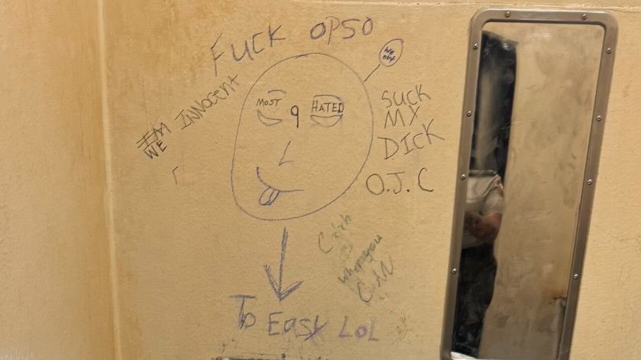 Los prisioneros dejaron mensajes burlándose de las autoridades.