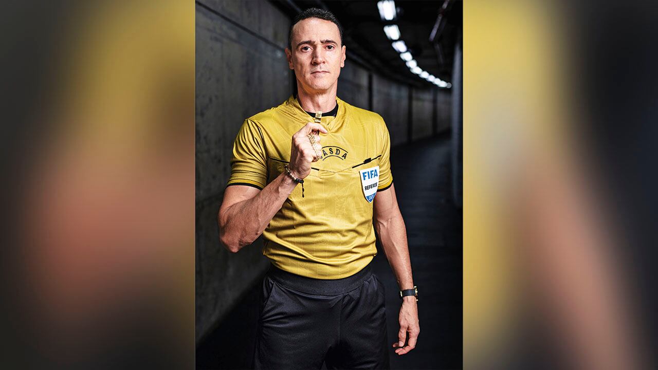  Roldán estuvo nominado a mejor árbitro del mundo por la IFFHS (Federación Internacional de Historia y Estadística de Fútbol) en 2023. Fue elegido el mejor árbitro de Sudamérica por la Conmebol en 2013.