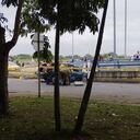 Así quedó el vehículo luego de chocar con el ciclista y estrellarse con el puente.