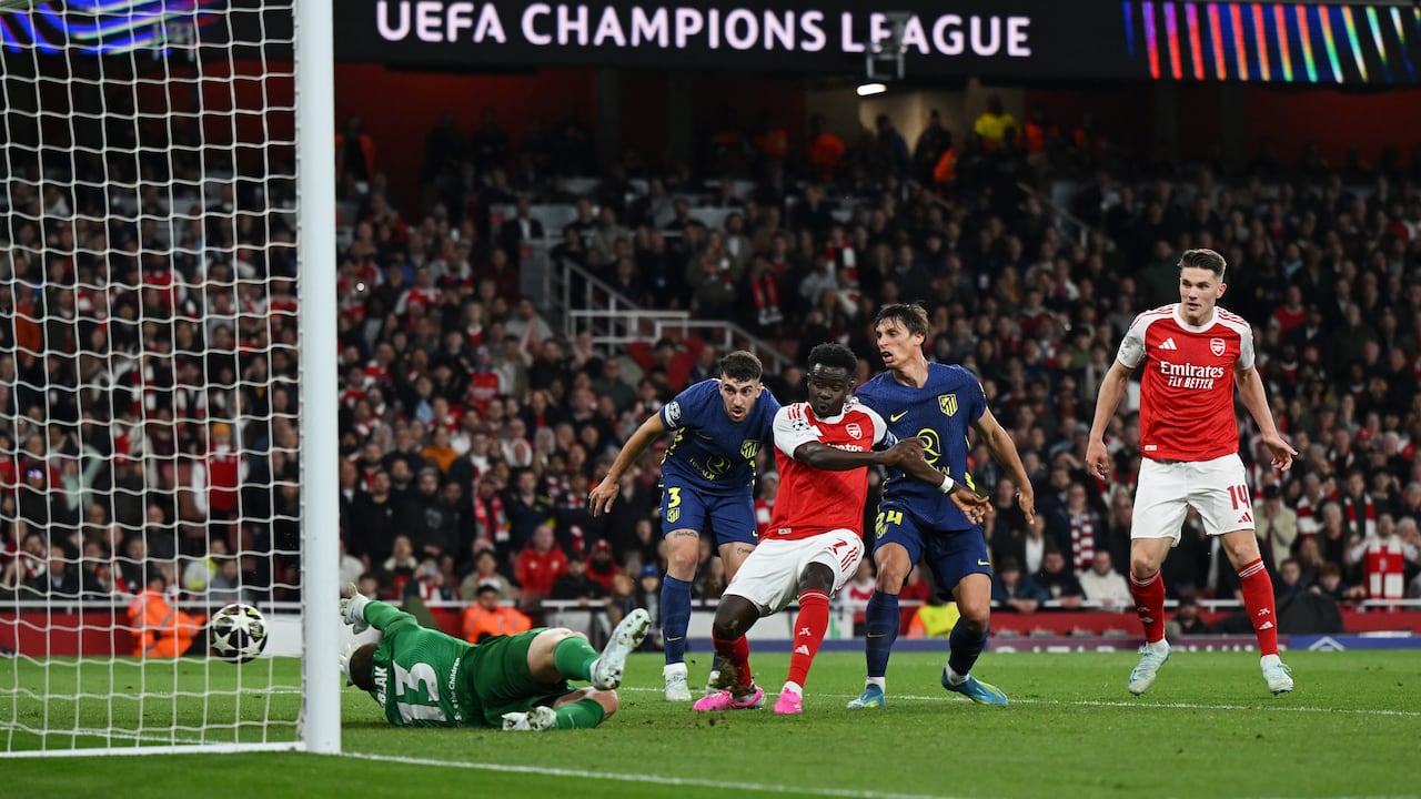 Bukayo Saka adelantó a Arsenal en la vuelta de las 'semis' vs. Atlético Madrid