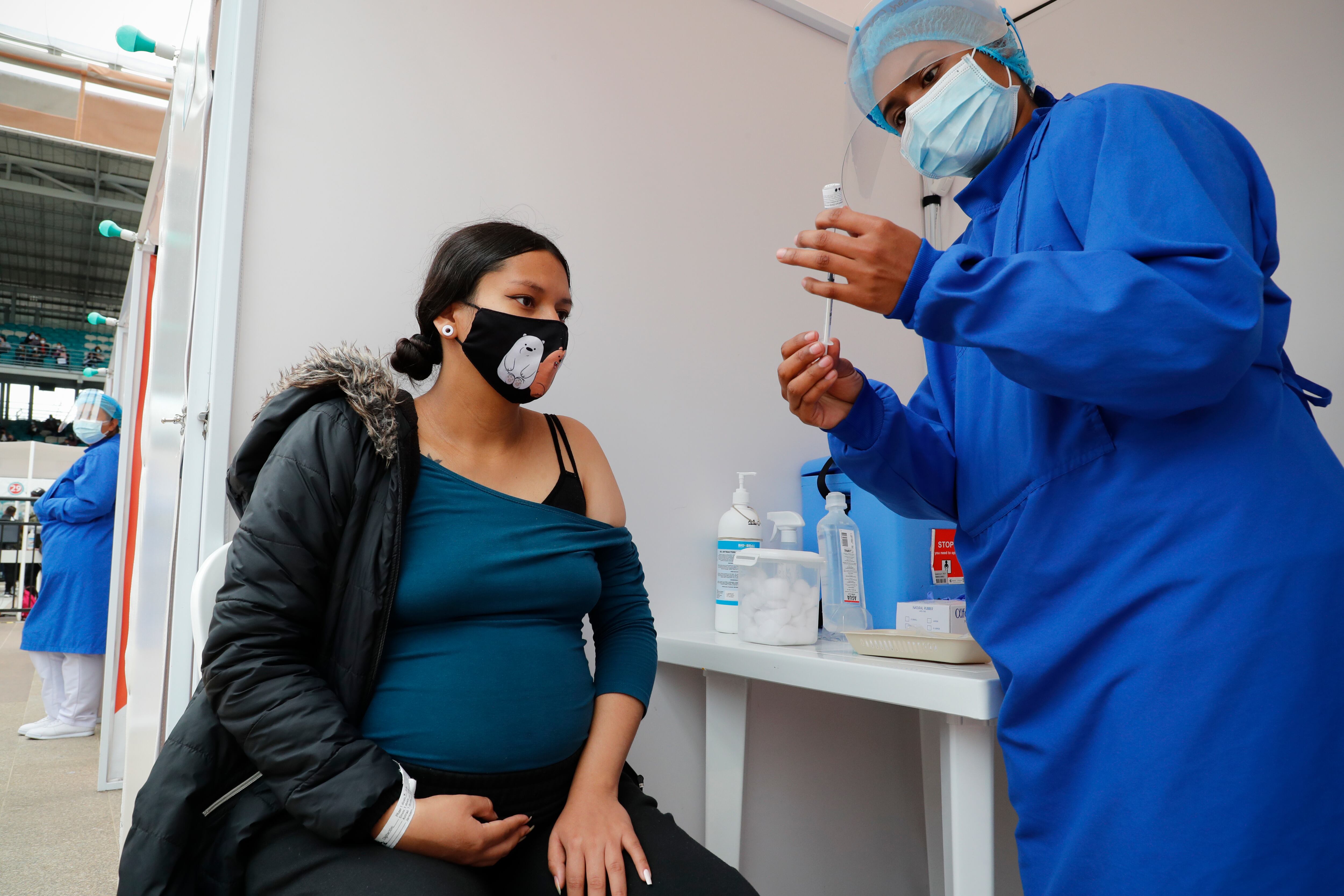 Vacuna de Moderna  contra covid-19 primeras dosis en Colombia
Bogota julio 28 del 2021
Foto Guillermo Torres Reina / Semana