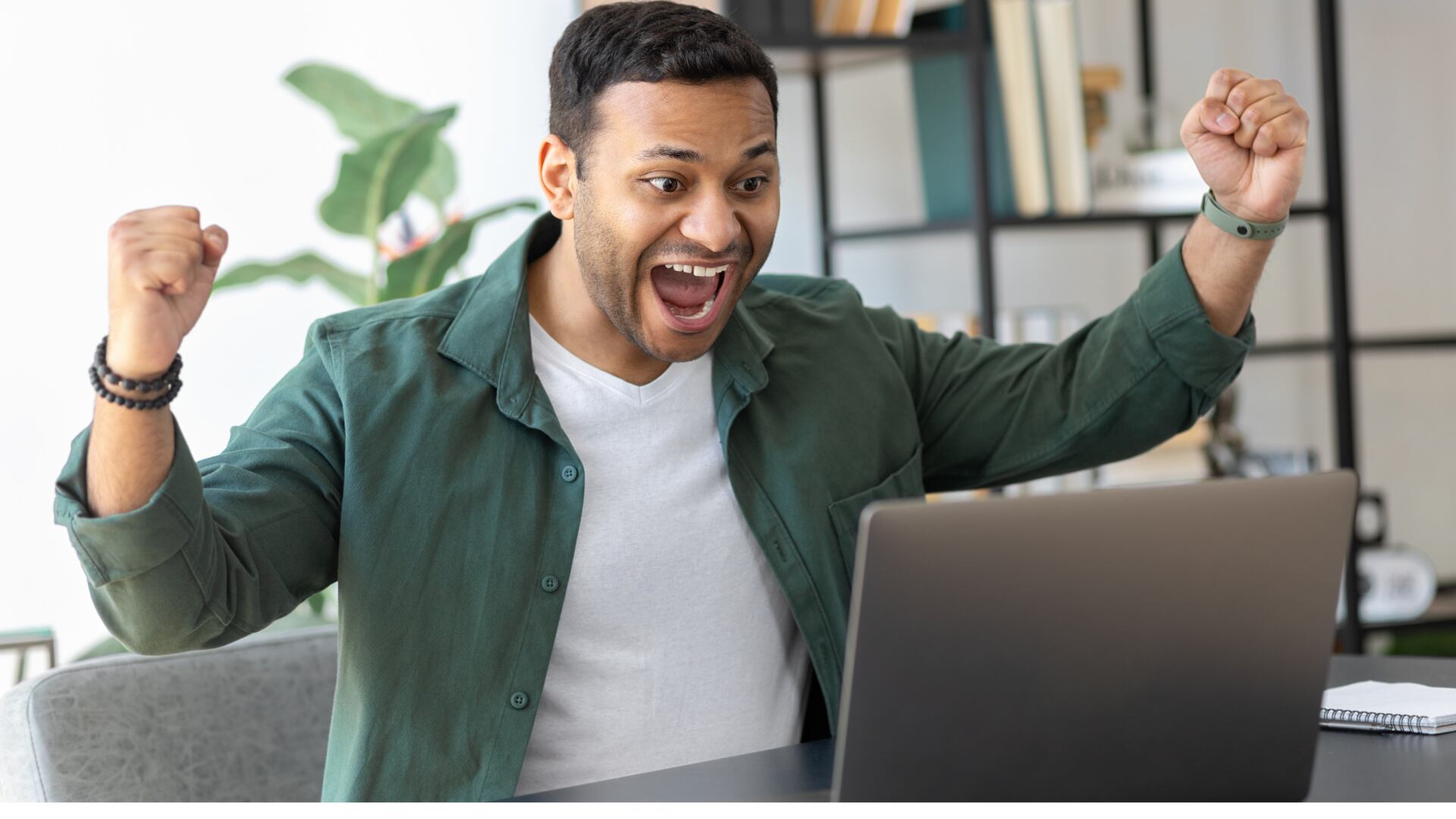 Durante una entrevista de trabajo, la persona debe convencer al reclutador.