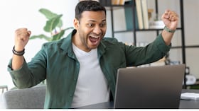 Durante una entrevista de trabajo, la persona debe convencer al reclutador.