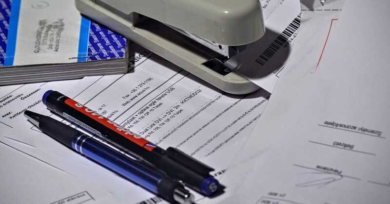 Por su parte, los clientes o usuarios de los servicios públicos deberán aportar nombre, documento de identidad y correo electrónico.