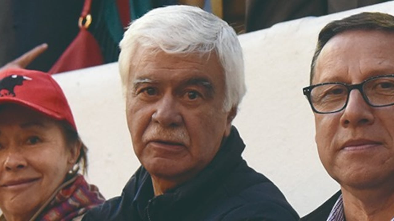 Bogotá, 22 de enero de 2017. Aura Lucía Mera, Germán castro Caycedo, Víctor Diusabá. Cronistas taurinos en el palco de Prensa del callejón de la plaza de toros de Santamaría.