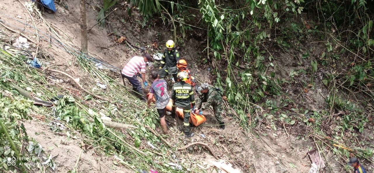 Labores de rescate de las víctimas.