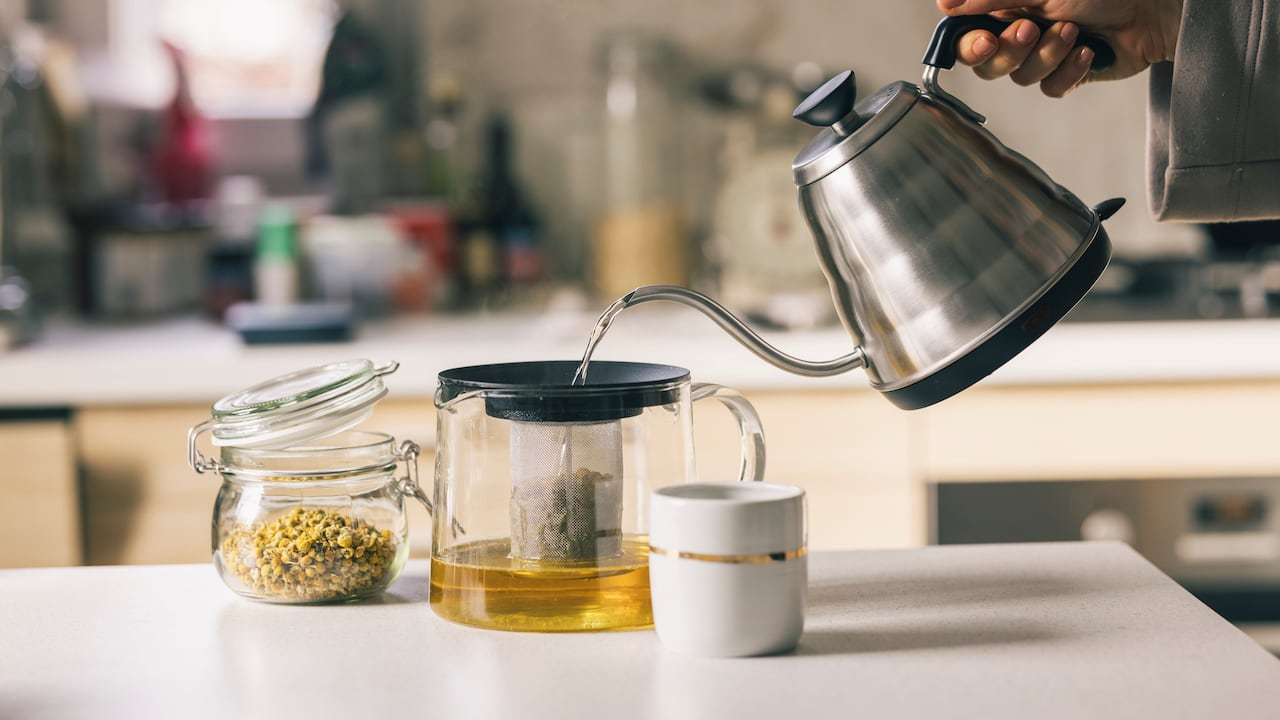 La manzanilla está compuesta de flavonoides.