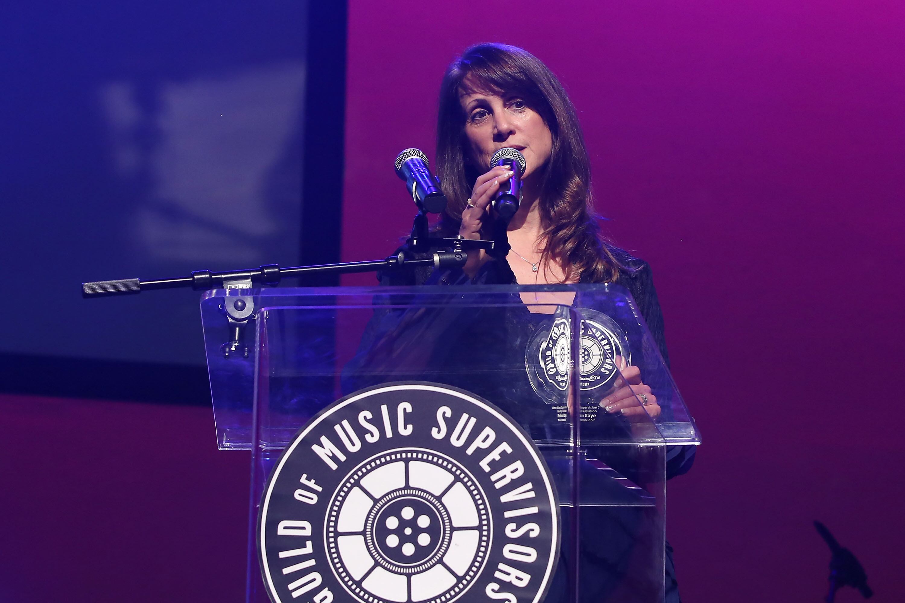LOS ÁNGELES, CA - 26 DE FEBRERO: Robin Kaye asiste a la 4.ª edición de los Premios del Gremio de Supervisores Musicales en los estudios Mack Sennett el 26 de febrero de 2014 en Los Ángeles, California. (Foto de Jonathan Leibson/Getty Images para el Gremio de Supervisores Musicales)