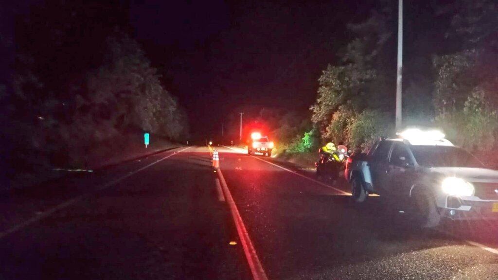 Debido al accidente, la Concesión Ruta Costera cerró la vía mientras llegaron las ambulancias en las que fueron trasladados los heridos y en tanto se adelantaban las labores de diligencia de levantamiento del cadáver.