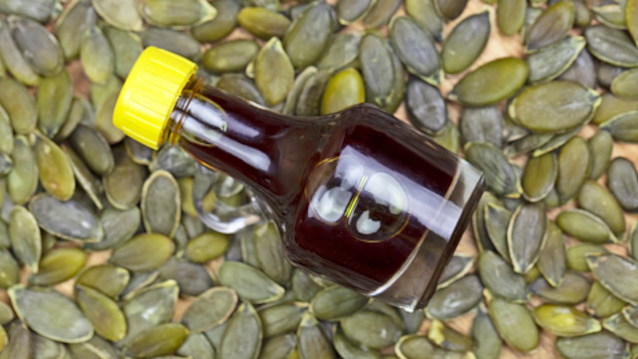 Posee una acción antiparasitaria y antihelmíntica que se usa como remedio para niños y adultos.