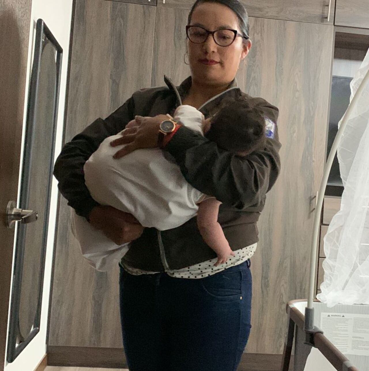 Un agente encubierto le ofreció una gran suma de dinero a la mujer y posteriormente se logró su captura.