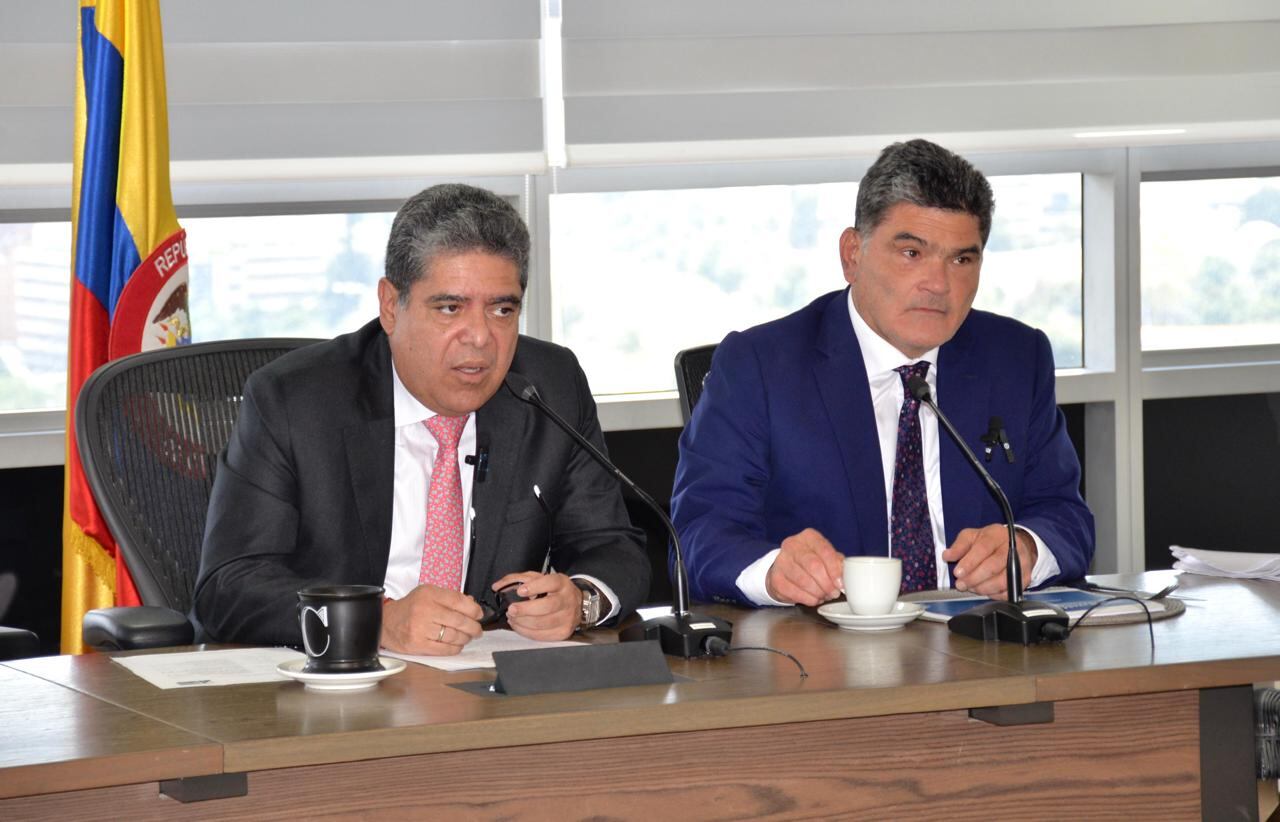 El contralor general, Carlos Hernán Rodríguez, y el procurador General, Gregorio Eljach, han manifestado su preocupación por un eventual apagón.