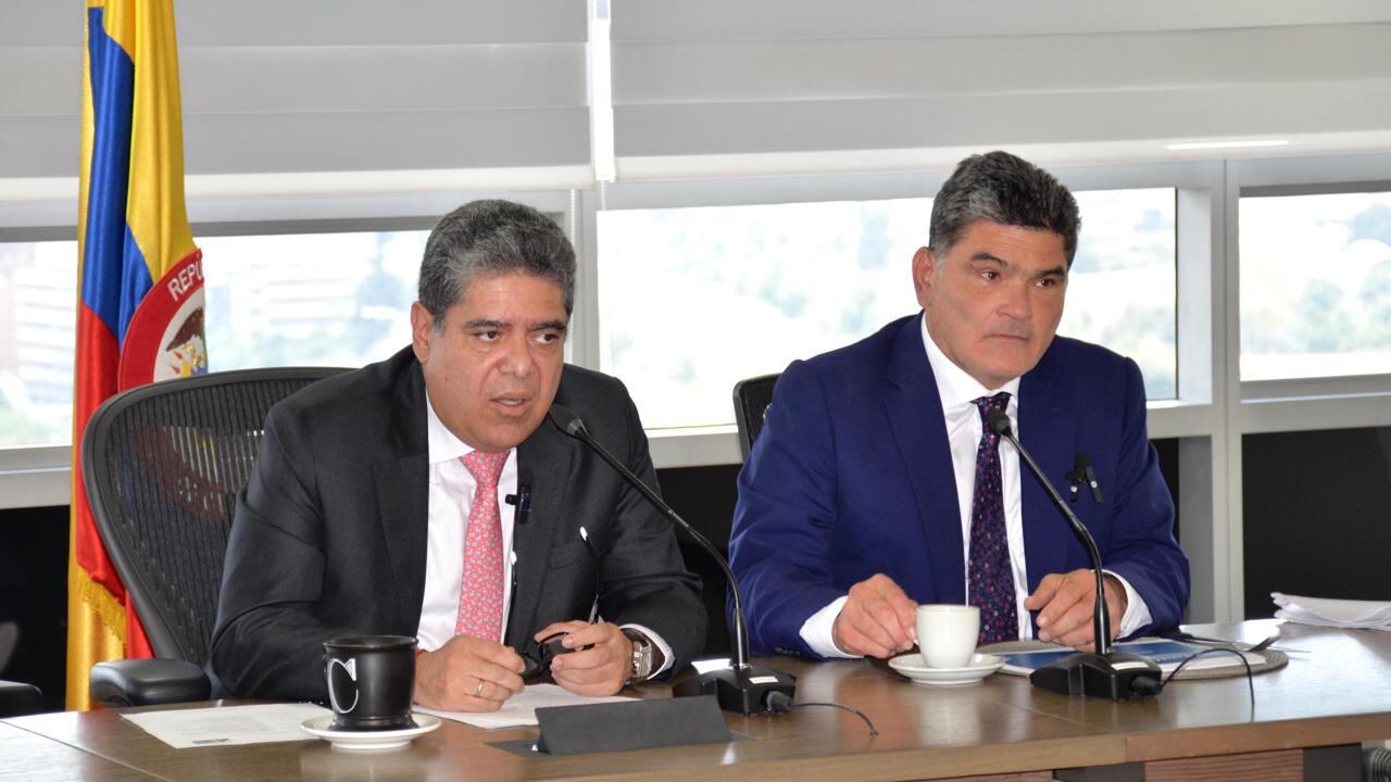 El contralor general, Carlos Hernán Rodríguez, y el procurador General, Gregorio Eljach, han manifestado su preocupación por un eventual apagón.