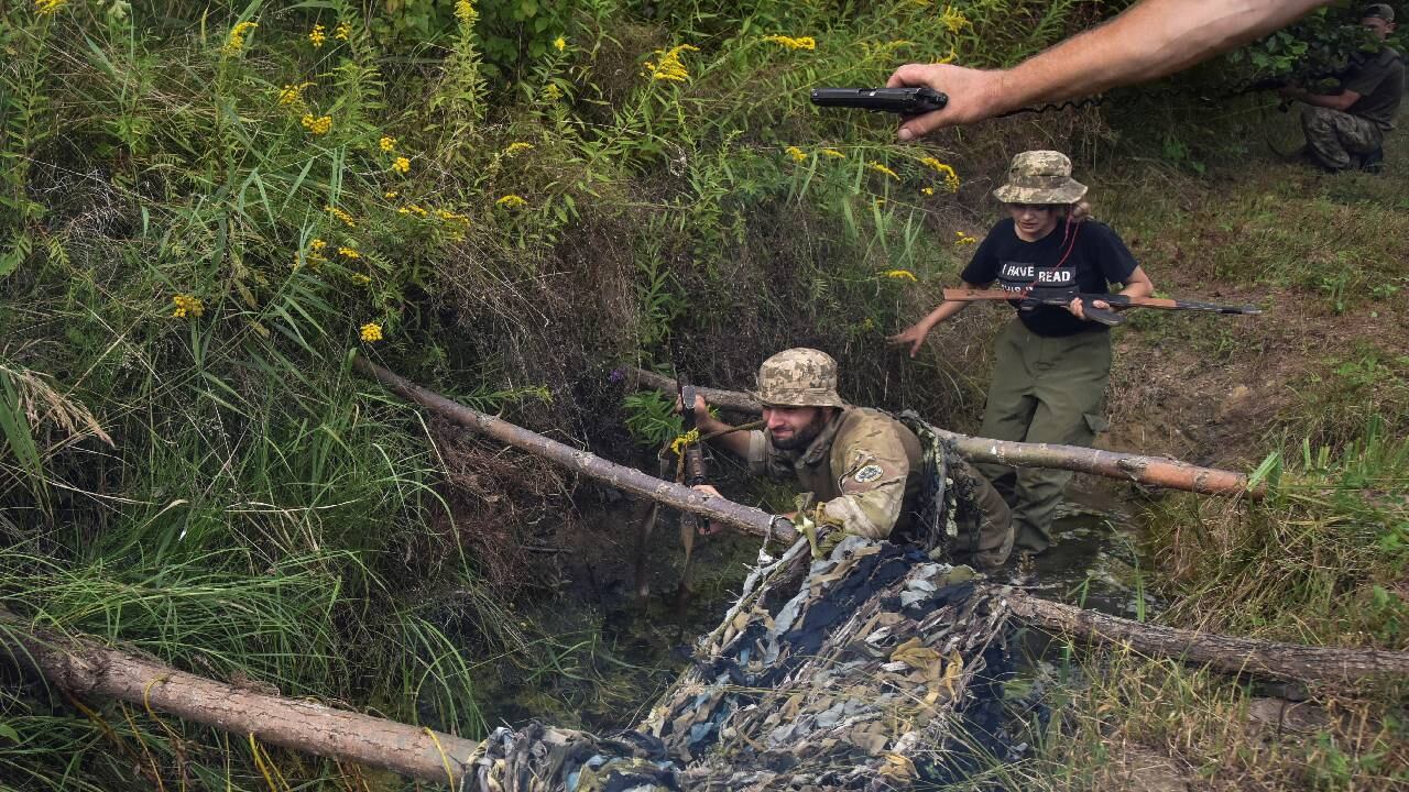 Entrenamiento militar para jóvenes en la región de Lviv.