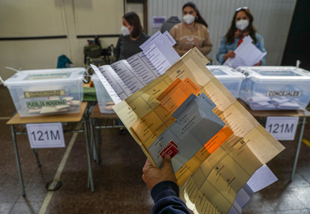 Izquierda chilena domina provisionalmente en elección Constituyente