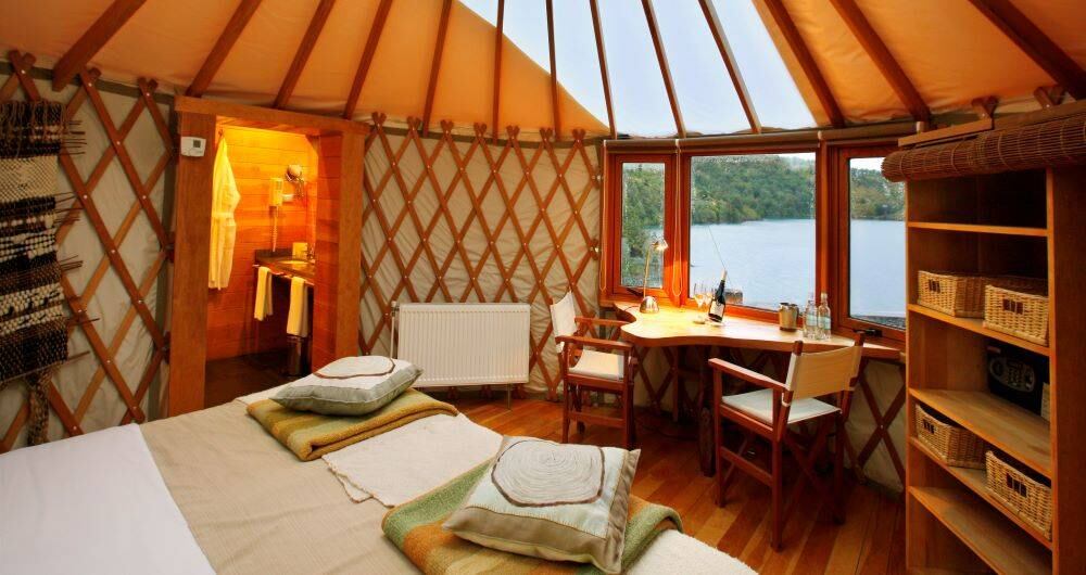 Glamping, una modalidad de hospedaje que ha tomado fuerza en Colombia en los últimos años, es una tendencia que se define como un camping pero con glamour y que atrae a los viajeros que buscan tener una experiencia diferente en sus viajes.