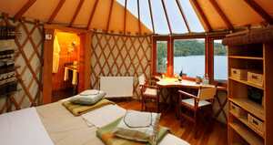 Glamping, una modalidad de hospedaje que ha tomado fuerza en Colombia en los últimos años, es una tendencia que se define como un camping pero con glamour y que atrae a los viajeros que buscan tener una experiencia diferente en sus viajes.