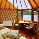 Glamping, una modalidad de hospedaje que ha tomado fuerza en Colombia en los últimos años, es una tendencia que se define como un camping pero con glamour y que atrae a los viajeros que buscan tener una experiencia diferente en sus viajes.
