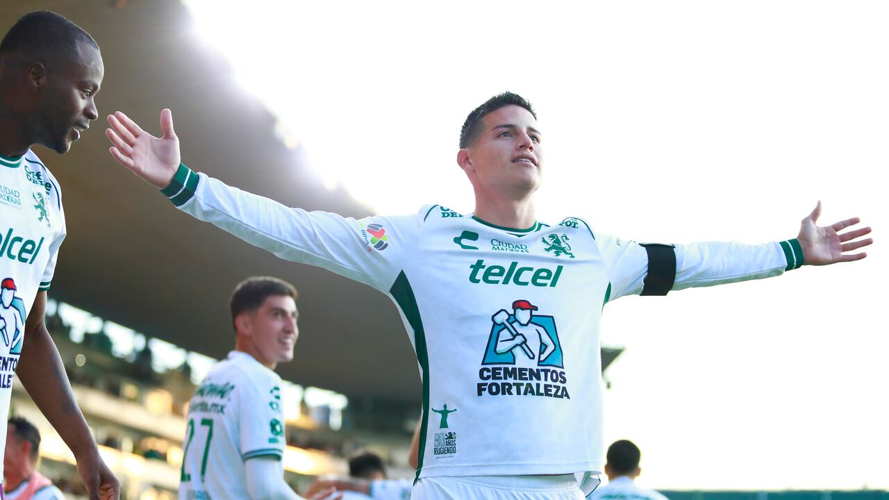 Magistral pase gol de James.