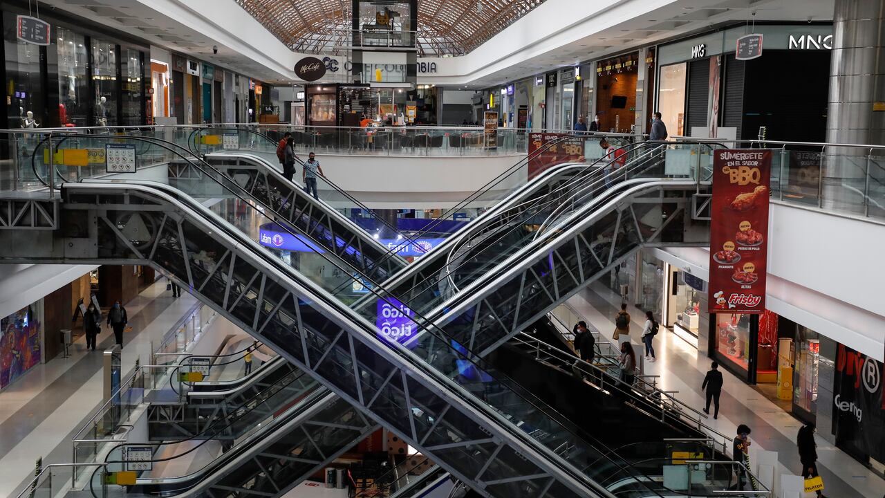 Una mujer murió este viernes en el Centro comercial gran estación
Fotos Guillermo Torres
Junio 10 de 2020