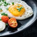 Huevos fritos en agua