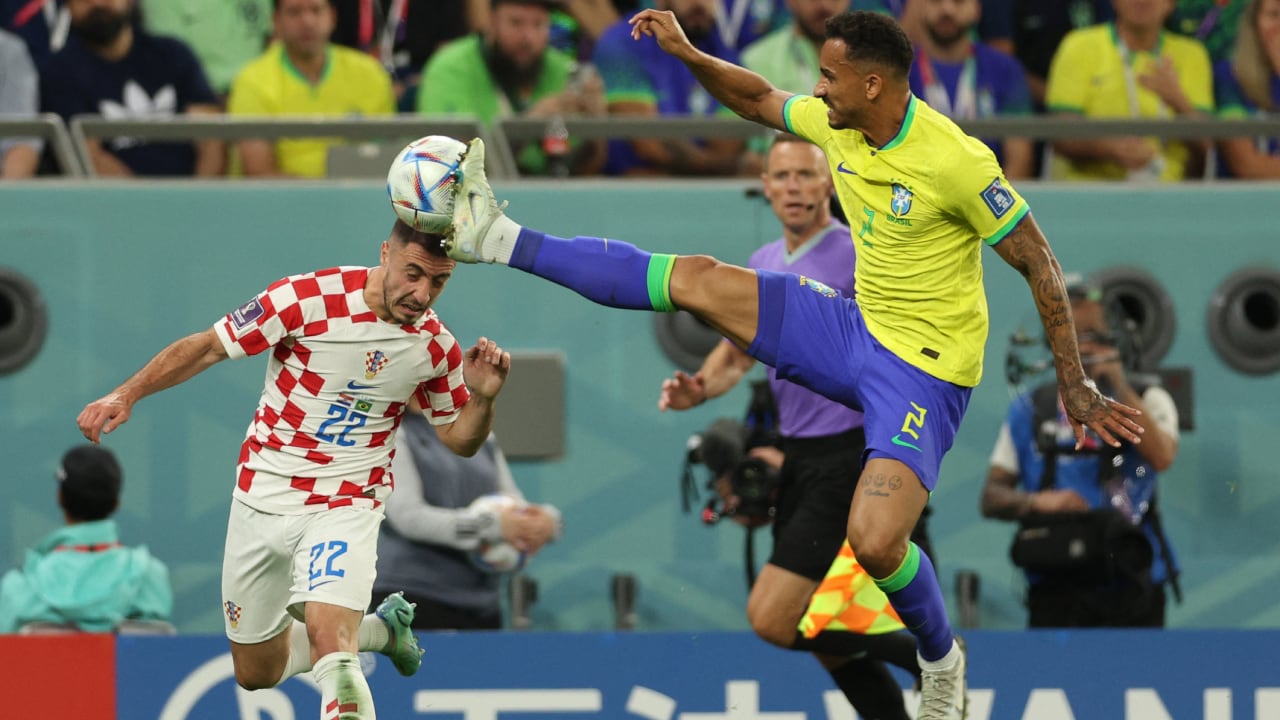 Danilo se salvó de ver la tarjeta roja en el primer tiempo
