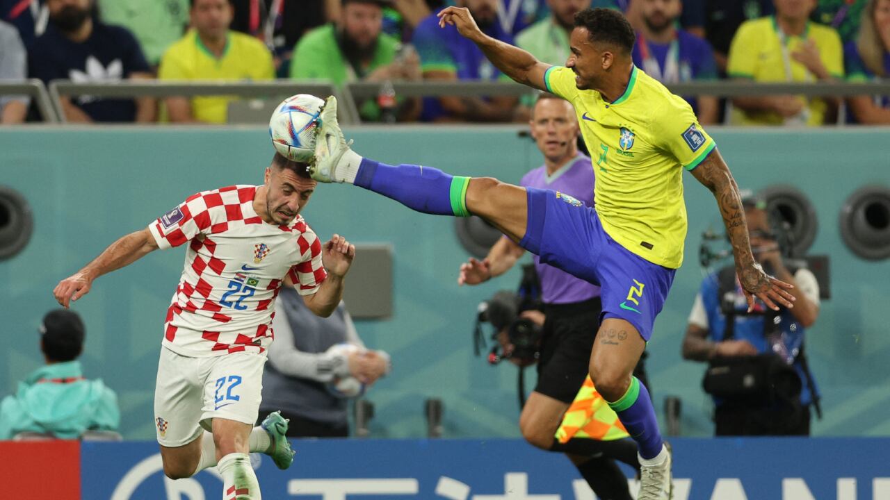 Danilo se salvó de ver la tarjeta roja en el primer tiempo
