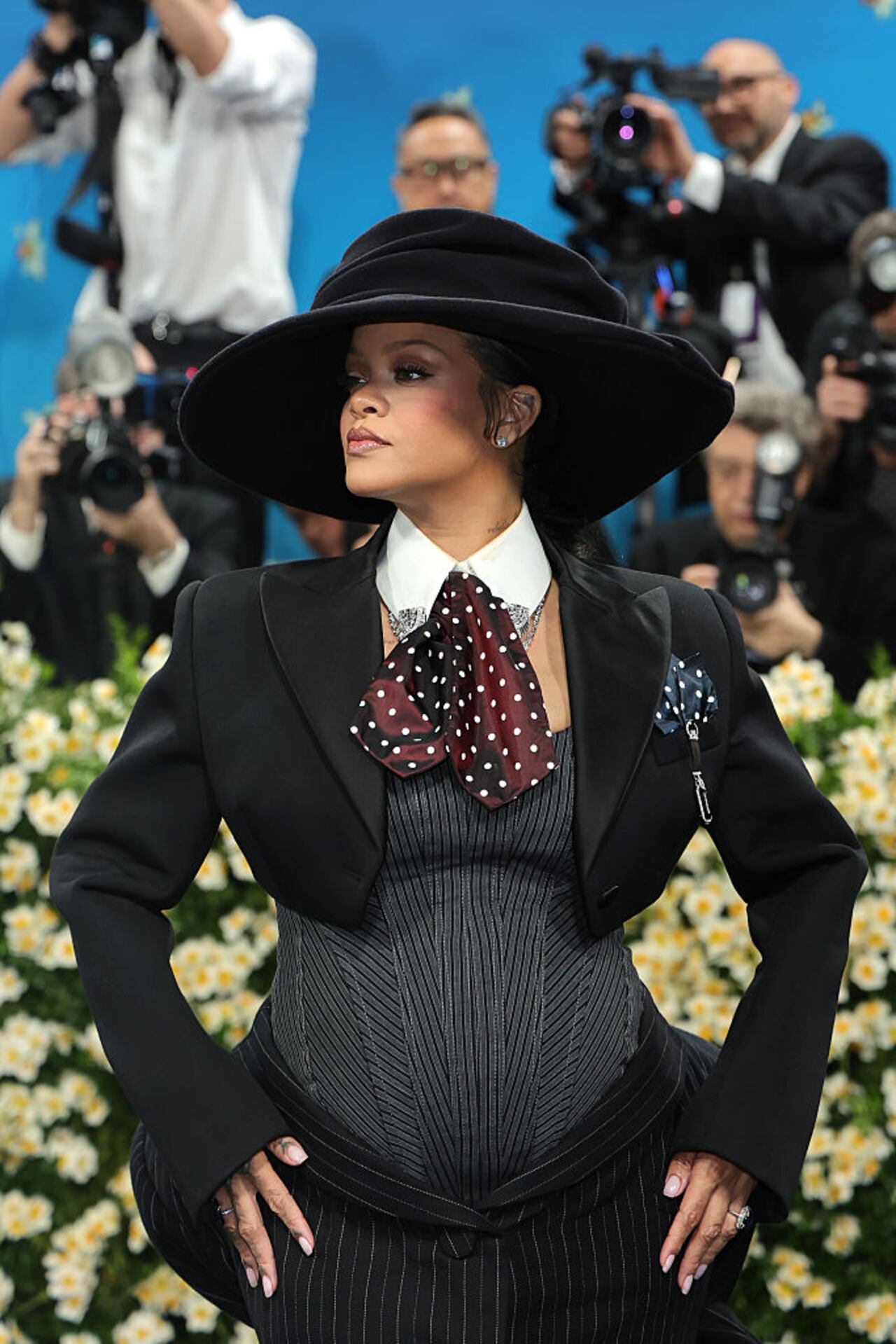 Rihanna reveló su tercer embarazo en la gala del MET, el pasado lunes 5 de mayo de 2025.